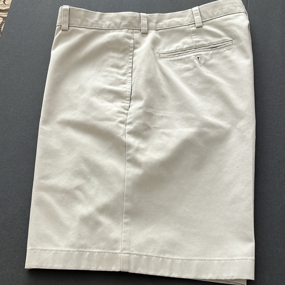 L.L. BEAN SHORTS! - Picture 2 of 7